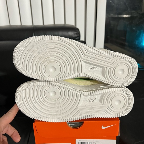 These are a woman’s Air Force One size 9 1/2 women’s eight men’s - Picture 5 of 5